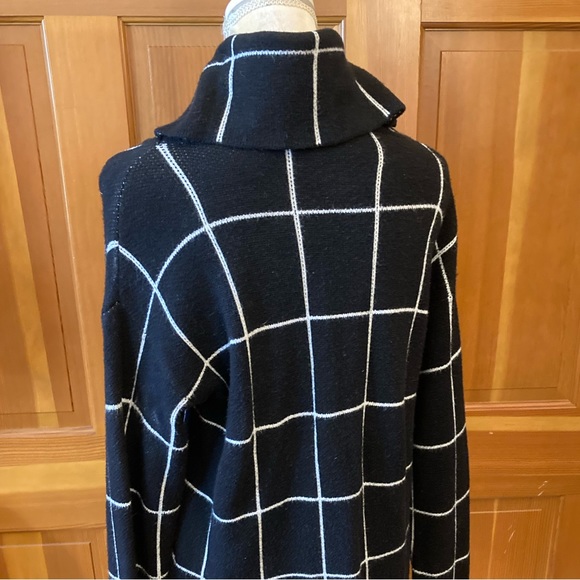 NWT, Lavishly Paris Women's Black Grid Pattern Turtleneck  Sweater. - Picture 14 of 16